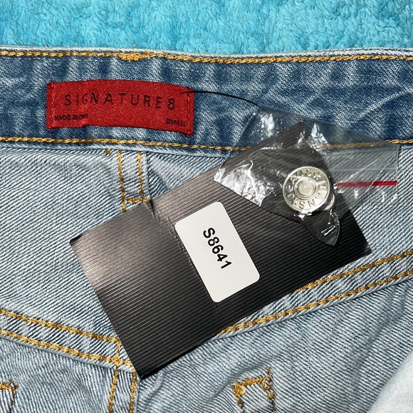 Signature 8 Women’s High Waisted and Distressed Jean Shorts — Size S/26 - Picture 6 of 7